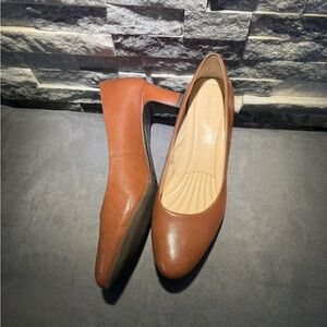 Easy Spirit Tan Leather Heels